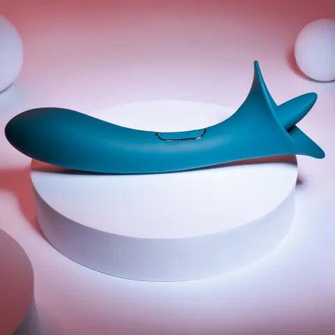 Playboy Pleasure- True Indulgence 2in1 Vibrator+ Flicking Tip